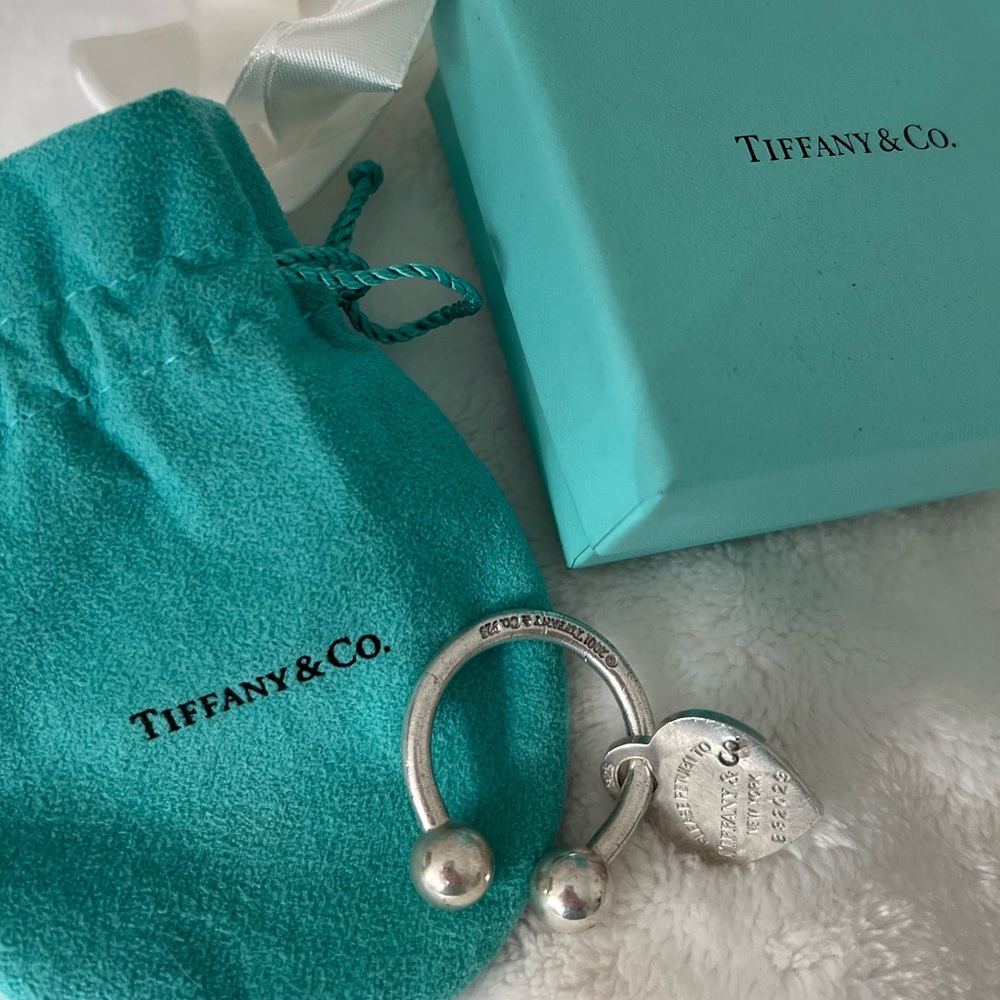 SOLD Authentic Tiffany & Co. heart key fob key ring - Picture 1 of 3